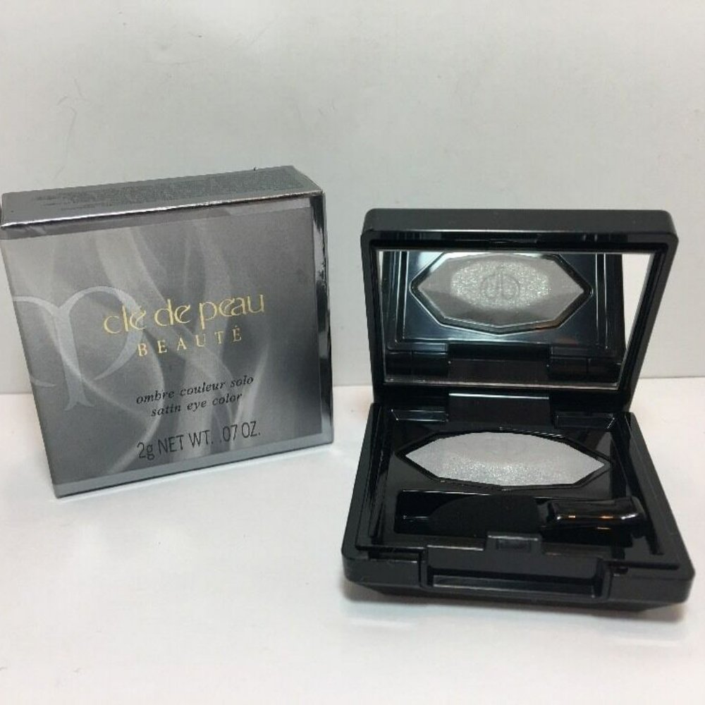CLE DE PEAU - BEAUTE - SATIN EYE COLOR - 117 - BRUSH - .07 OZ - NEW AND BOXED